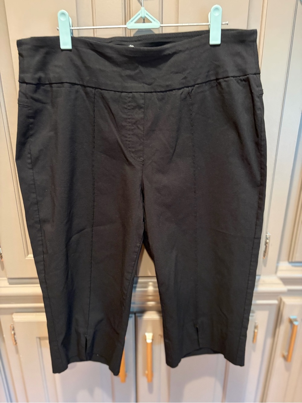 Ruby Rd. Black Pull-On Capri Pants